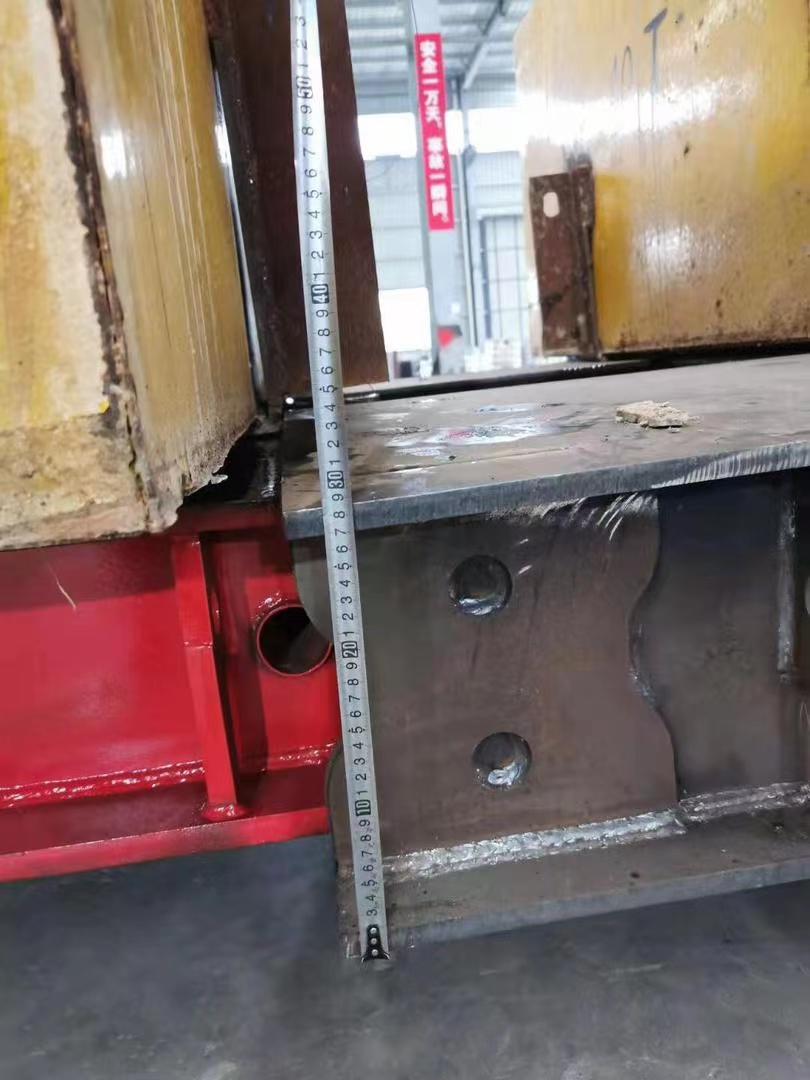Extendible Dropdeck for Train Coach 